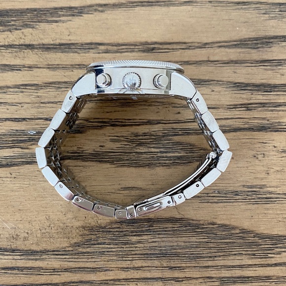 Michael Kors Silver Watch w box - Picture 5 of 8